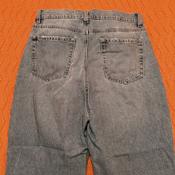 High Rise Mom Jeans - Picture 2 of 3